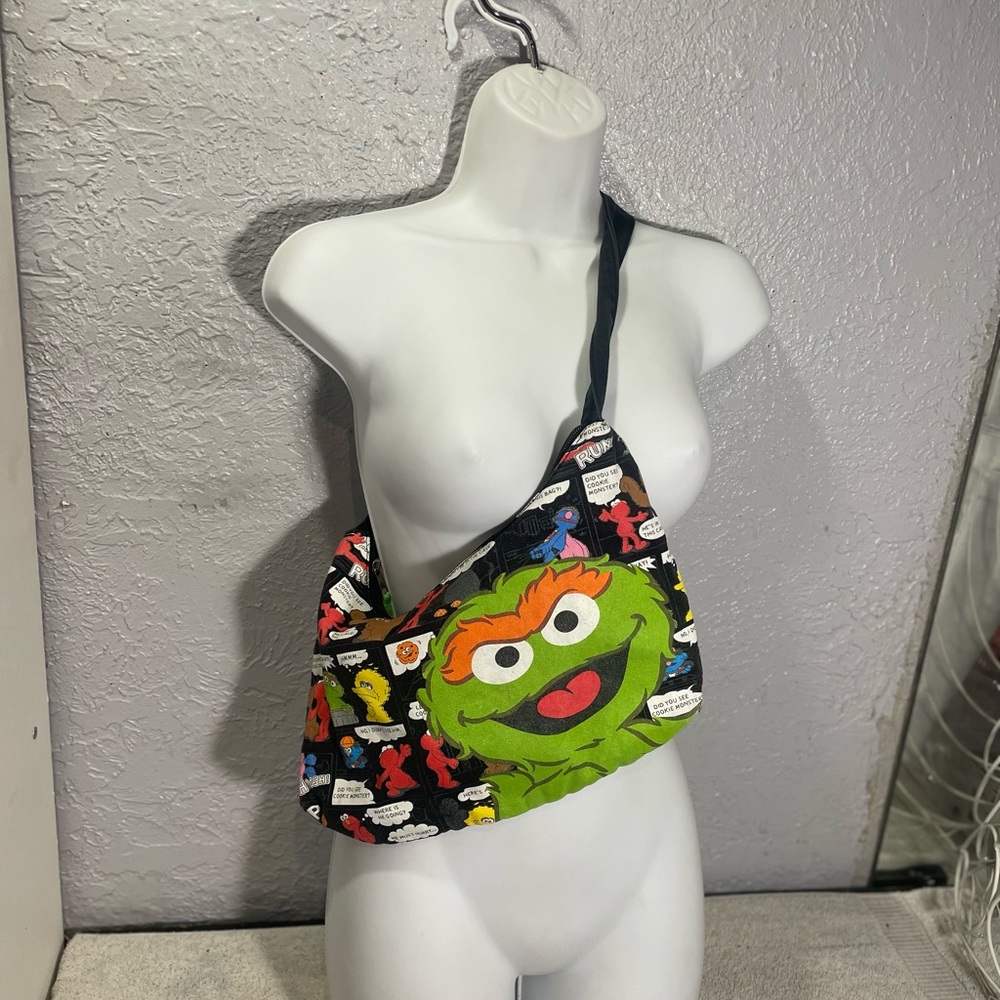 Black Sesame Street Character Shoulder Bag with Oscar the Grouch - Picture 5 of 5